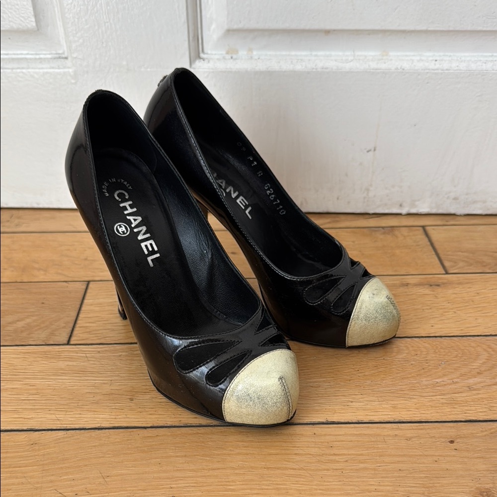 Chanel Black and Gold Women's Heels